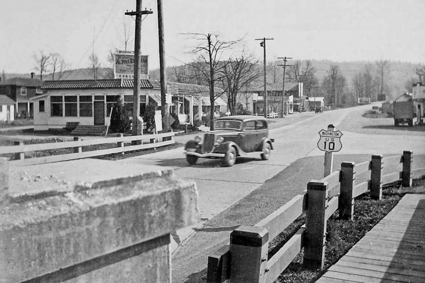 Riverside roadside scene (circa 1930s) n